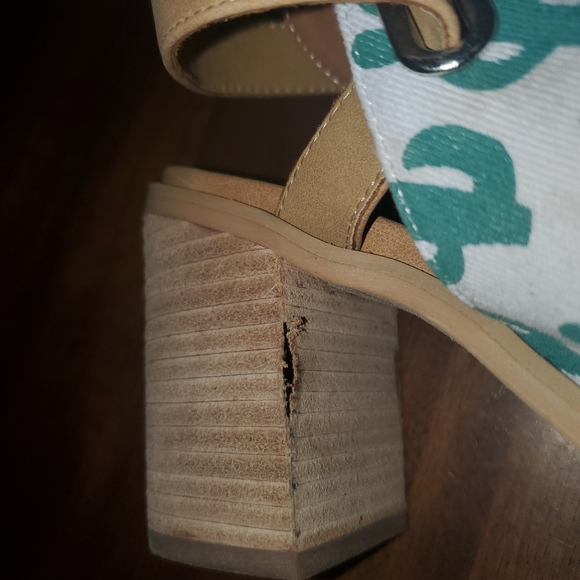 Cactus wooden heel shoes - Picture 3 of 3